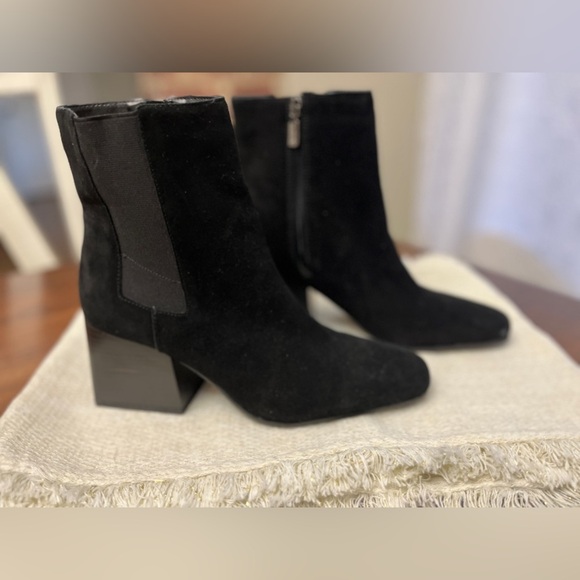 Blondo Scarlette Waterproof Suede Bootie Size 9 Black Preppy Block Heel NWOB - Picture 5 of 16